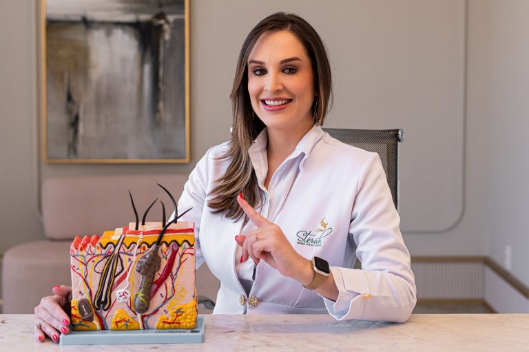 Médica mostrando como é a primeira consulta na Stërah